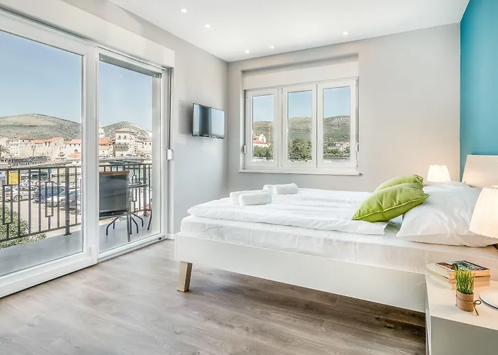 4 Elements Old Town Views בית הארחה טרוגיר