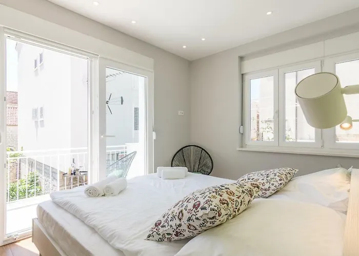 4 Elements Old Town Views 4* טרוגיר