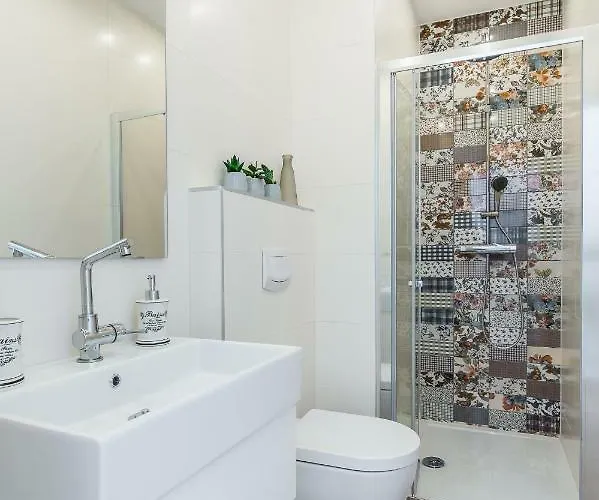 4 Elements Old Town Views 4* טרוגיר