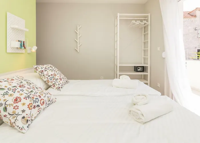 בית הארחה 4 Elements Old Town Views טרוגיר