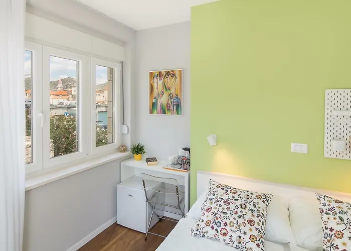 4 Elements Old Town Views 4* טרוגיר