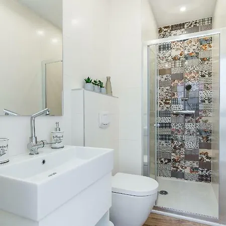 4 Elements Old Town Views 4* Τρογκίρ