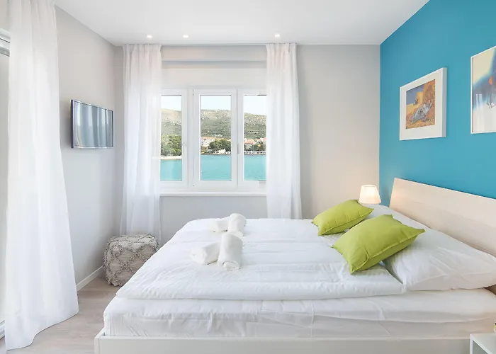 Πανσιόν 4 Elements Old Town Views