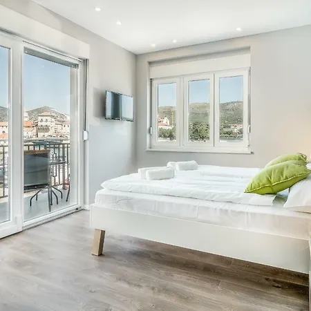 4 Elements Old Town Views 特罗吉尔